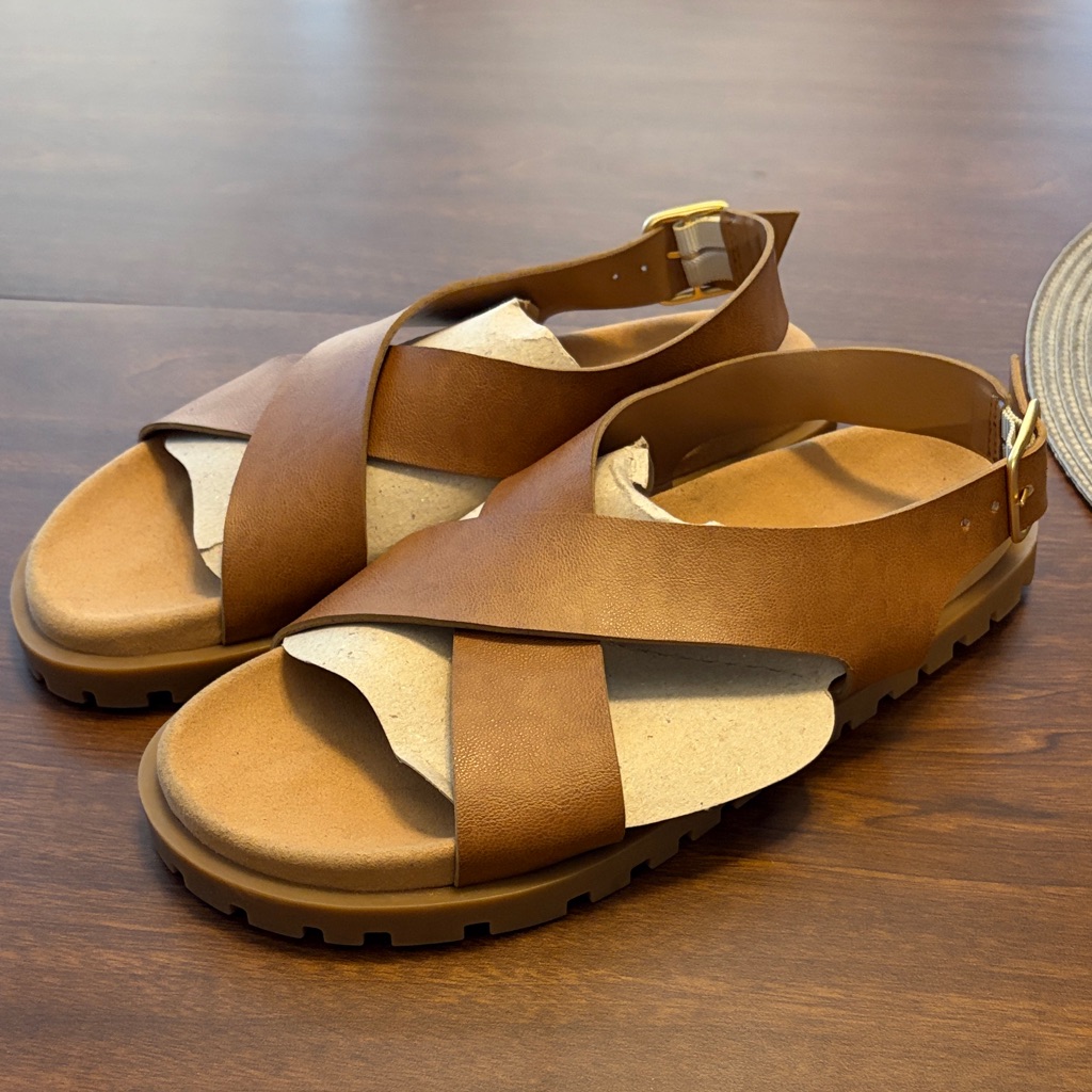 Willâs Vegan Store Cross Over Footbed Sandals Womanâs Size 7 (38)